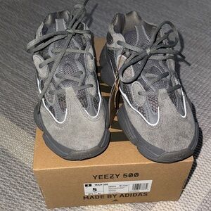 Adidas Yeezy 500 in Gray and Black
